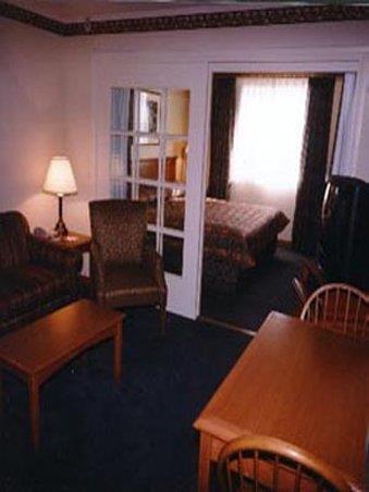 Lakeview Inns & Suites - Брандън Стая снимка