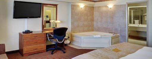 Lakeview Inns & Suites - Брандън Екстериор снимка