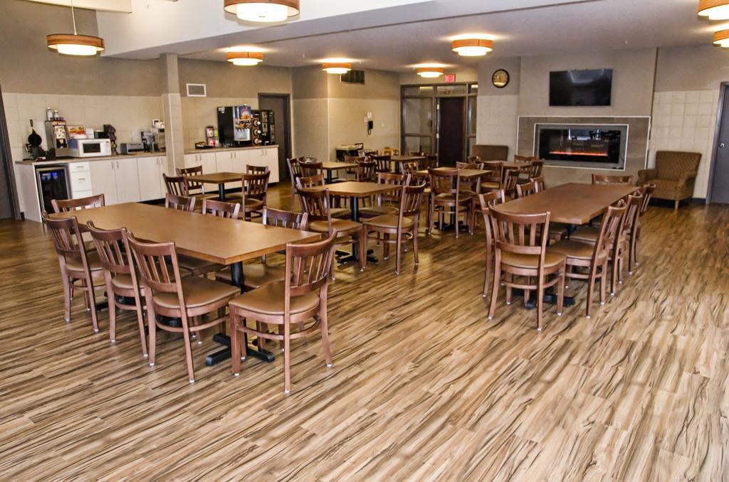 Lakeview Inns & Suites - Брандън Екстериор снимка
